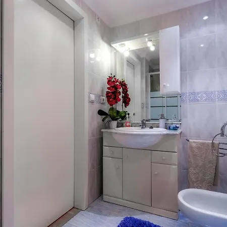 Private Front With Pool